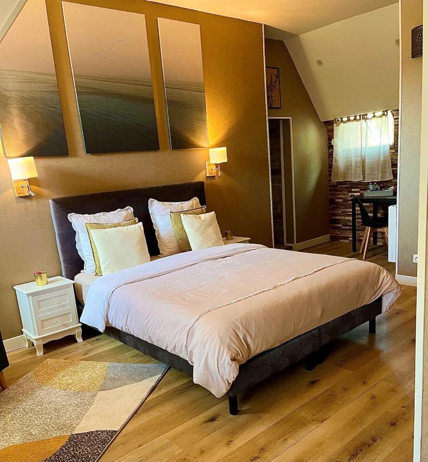 Le Manoir Des Haies Spa Les Champs-Géraux Esterno foto