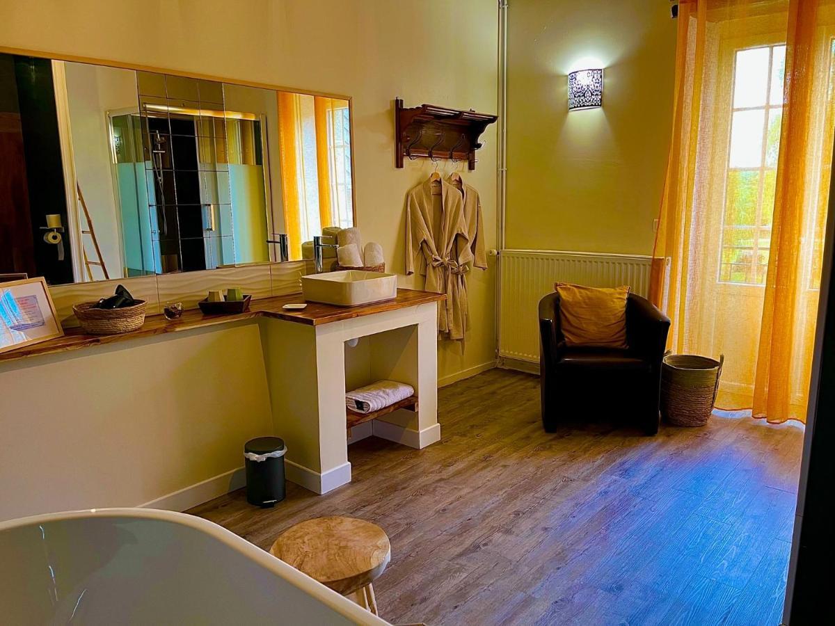 Le Manoir Des Haies Spa Les Champs-Géraux Esterno foto
