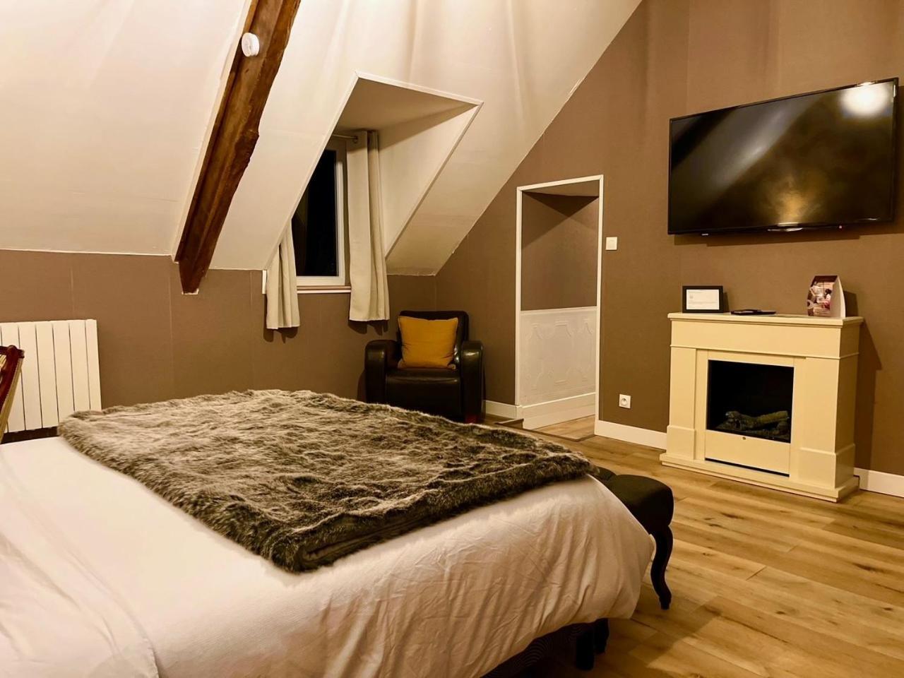 Le Manoir Des Haies Spa Les Champs-Géraux Esterno foto