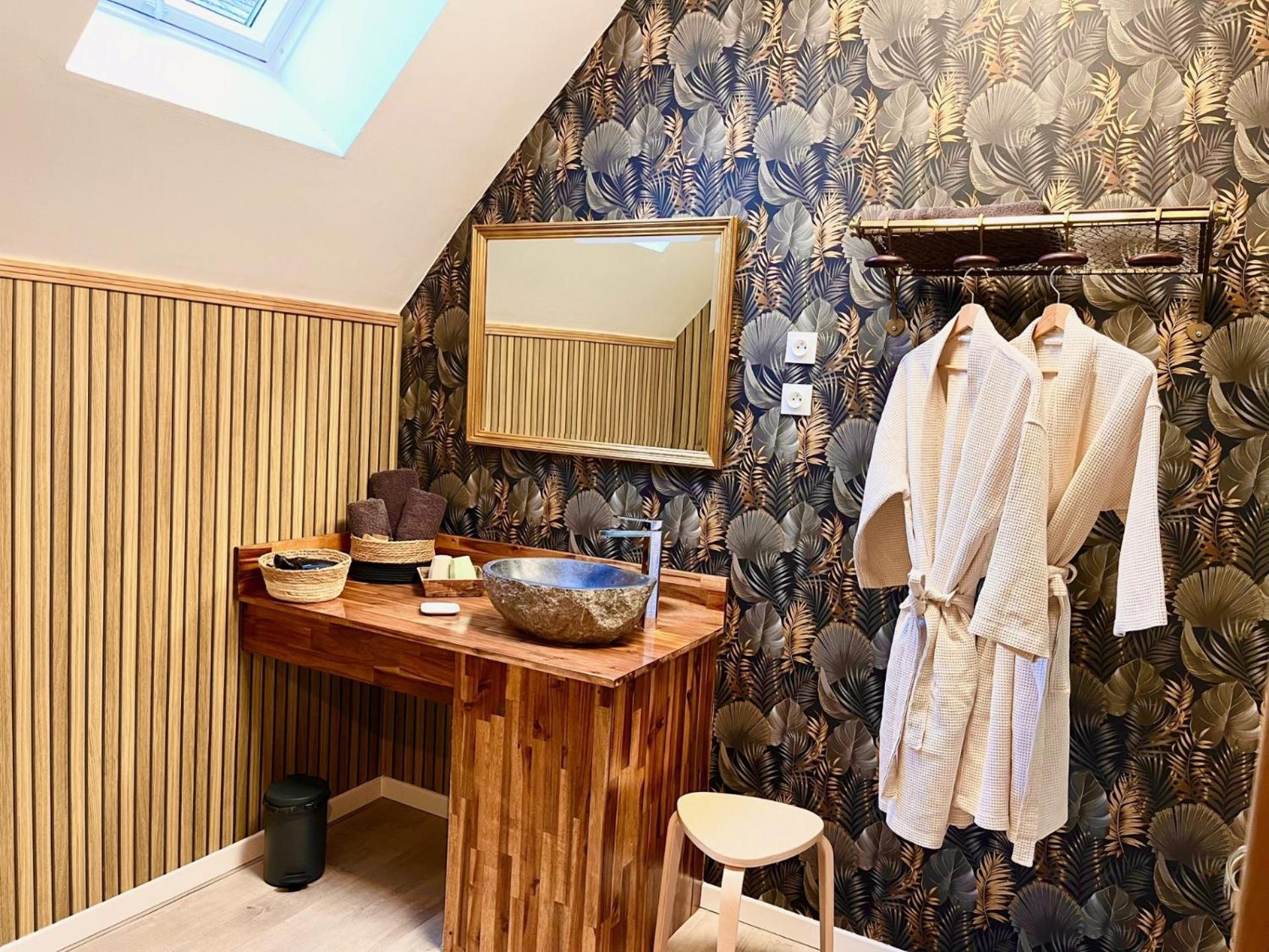 Le Manoir Des Haies Spa Les Champs-Géraux Esterno foto